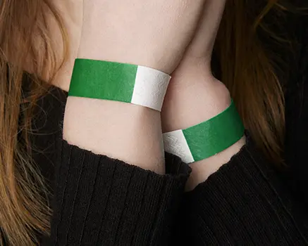 Zielone papierowe opaski Tyvek